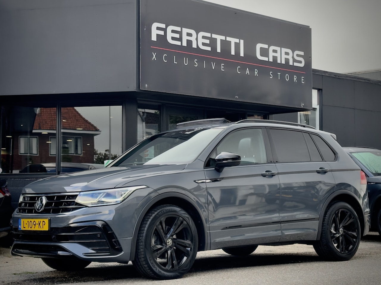 Volkswagen Tiguan - 1.5 TSI AUT7 3X R-LINE + BLACK-LINE PANODAK LEDER NAVI CAMERA DIGI-DASH APPLE-CARPLAY HEAD - AutoWereld.nl