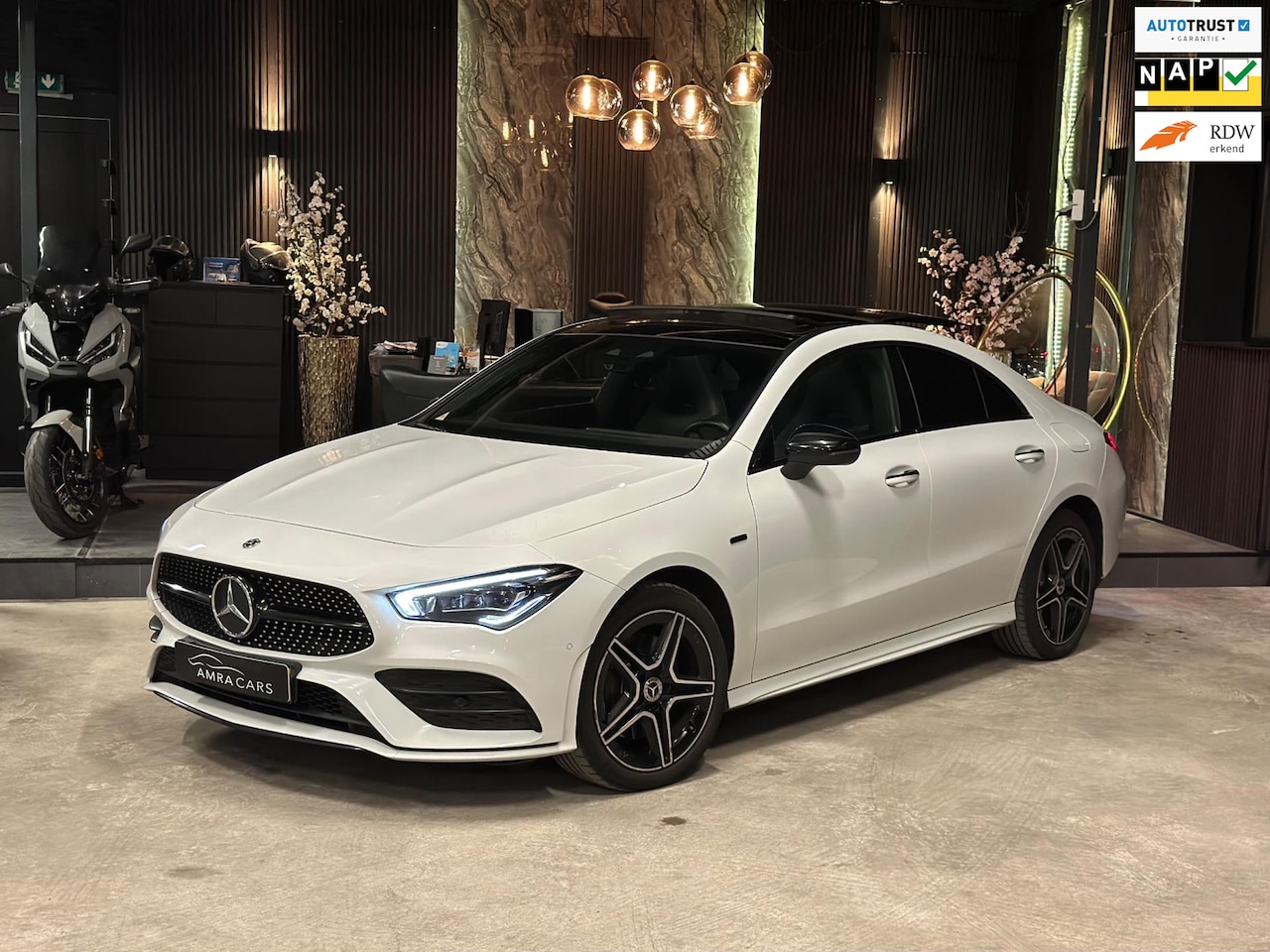 Mercedes-Benz CLA-Klasse - 250 e AMG|PANO|MEMORY|SFEER|BOMVOL - AutoWereld.nl