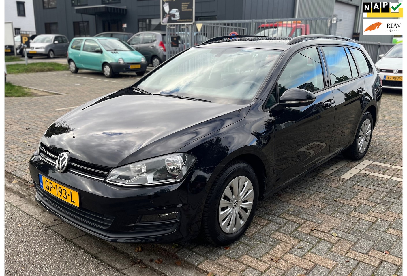 Volkswagen Golf Variant - 1.6 TDI Trendline | Park Sens. | 1e eig | Trekhaak | Navi | Dealer onderhouden - AutoWereld.nl