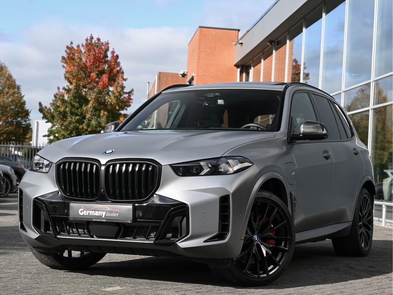 BMW X5 - xDrive50e 489pk M-Sport Frozen Pure Grey Pano Zetels HUD 22-Inch H&K Softclose Lucht Tr.ha - AutoWereld.nl