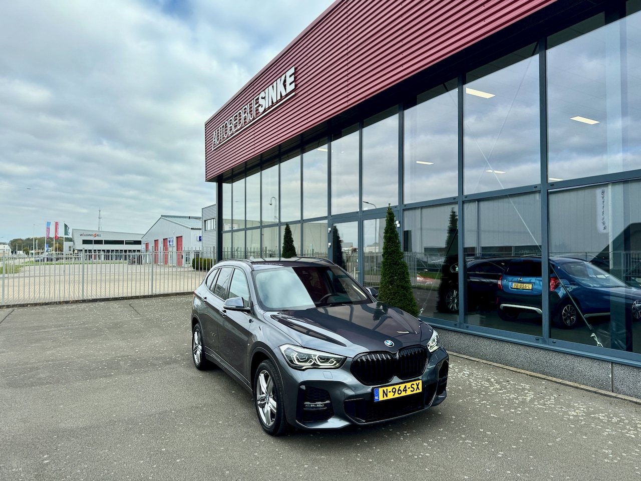 BMW X1 - sDrive18i High Executive NAVI ECC CRUISE LEDER - AutoWereld.nl