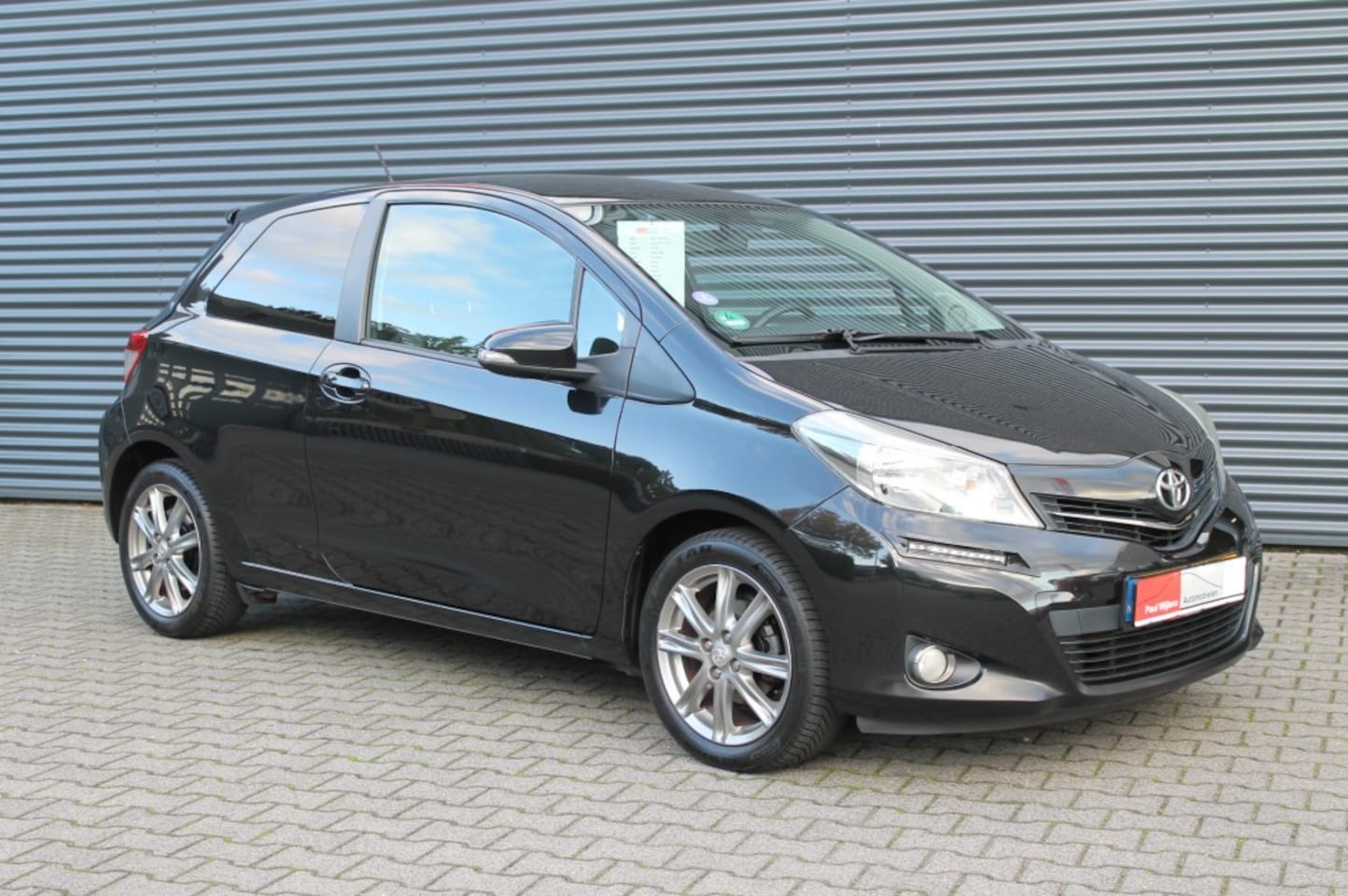 Toyota Yaris - 1.3 VVT-i Comfort Sport Uitvoering. 3-Deurs NAVIGATIE - AutoWereld.nl