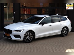Volvo V60 - 2.0 B3 Momentum Advantage | Eerste Eigenaar | NAP | BTW Auto | Dealer Onderhouden | Apple