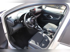 Toyota Yaris - 1.5 Hybrid Business Plus STOELVERW BLIND-SPOT PARK-SENSOREN AD-CRUISE 16"LMV CAMERA APPLE/