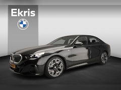 BMW 5-serie - Sedan 520d | M-Sportpakket | LED | HUD | Active cruise | Comfortzetels | Schuifdak | Trekh