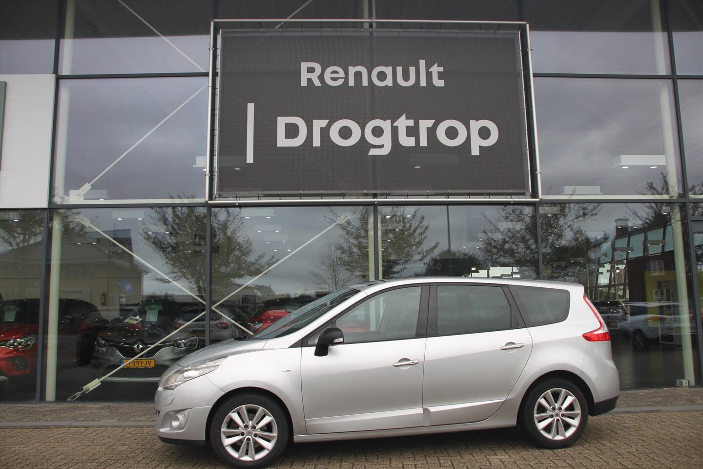 Renault Grand Scénic - 130PK-BOSE-155DKM-LEER-PANODAK-TREKH-NWE.KOPPELING- - AutoWereld.nl