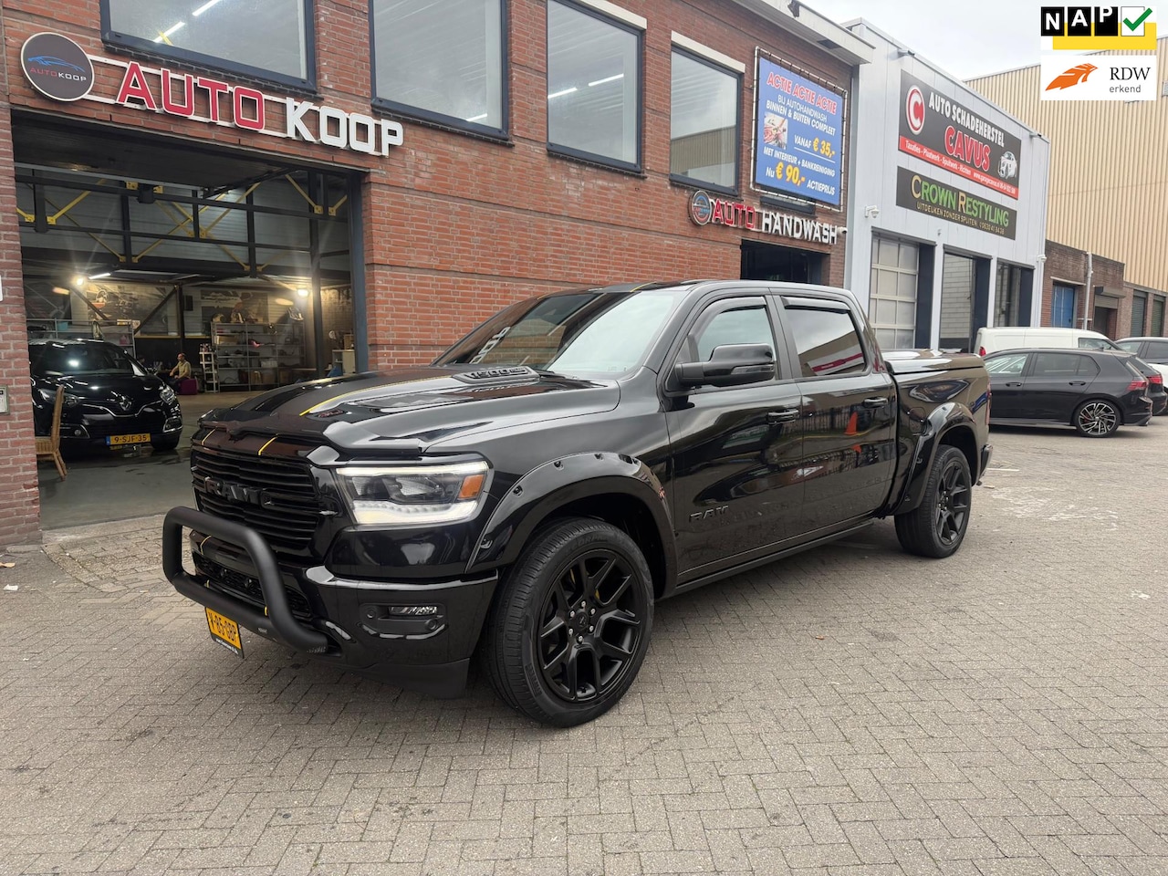 Dodge Ram 1500 - 5.7 V8 4x4 Crew Cab Laramie Night Pano HuD H&K - AutoWereld.nl