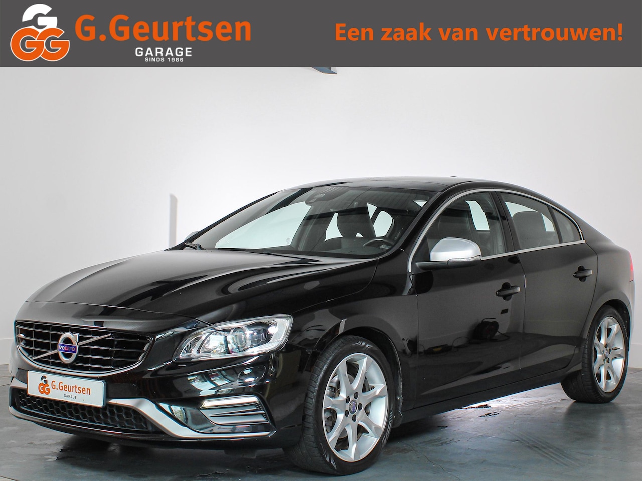 Volvo S60 - 2.0 D3 Nordic+ R-design, Trekhaak, Leder/Alcantara, Automaat, Navigatie, Cruise Control - AutoWereld.nl