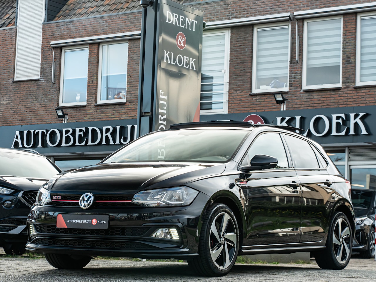 Volkswagen Polo - 2.0 TSI GTI PANO VIRTUAL DASH STOELVERW 17 INCH CRUISE APPLE CARPLAY - AutoWereld.nl