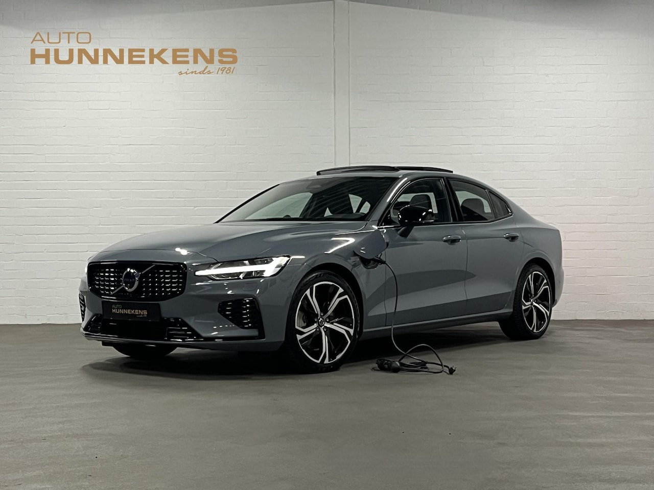 Volvo S60 - 2.0 Recharge T8 Ultimate Dark Massage | Open dak | Bowers & Wilkins | Adapt. Cruise | Head - AutoWereld.nl