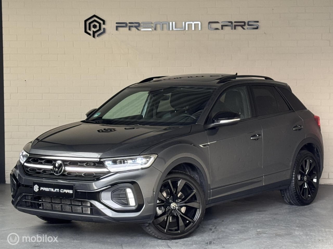 Volkswagen T-Roc - 1.5 TSI 3X R-Line Black pano Keyless IQ LED - AutoWereld.nl