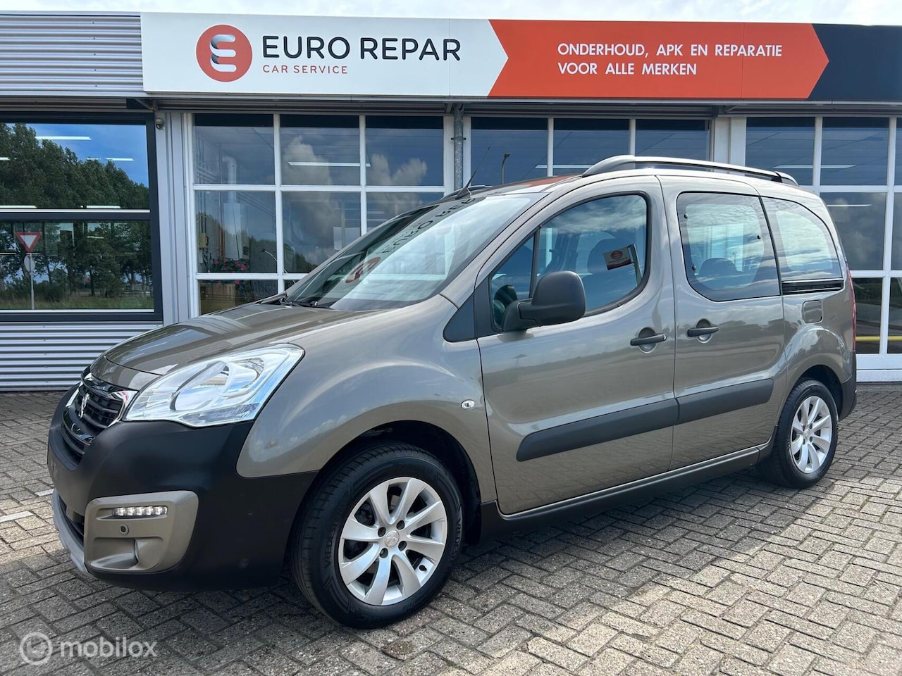 Peugeot Partner Tepee - 1.2 PureTech 110pk - AutoWereld.nl