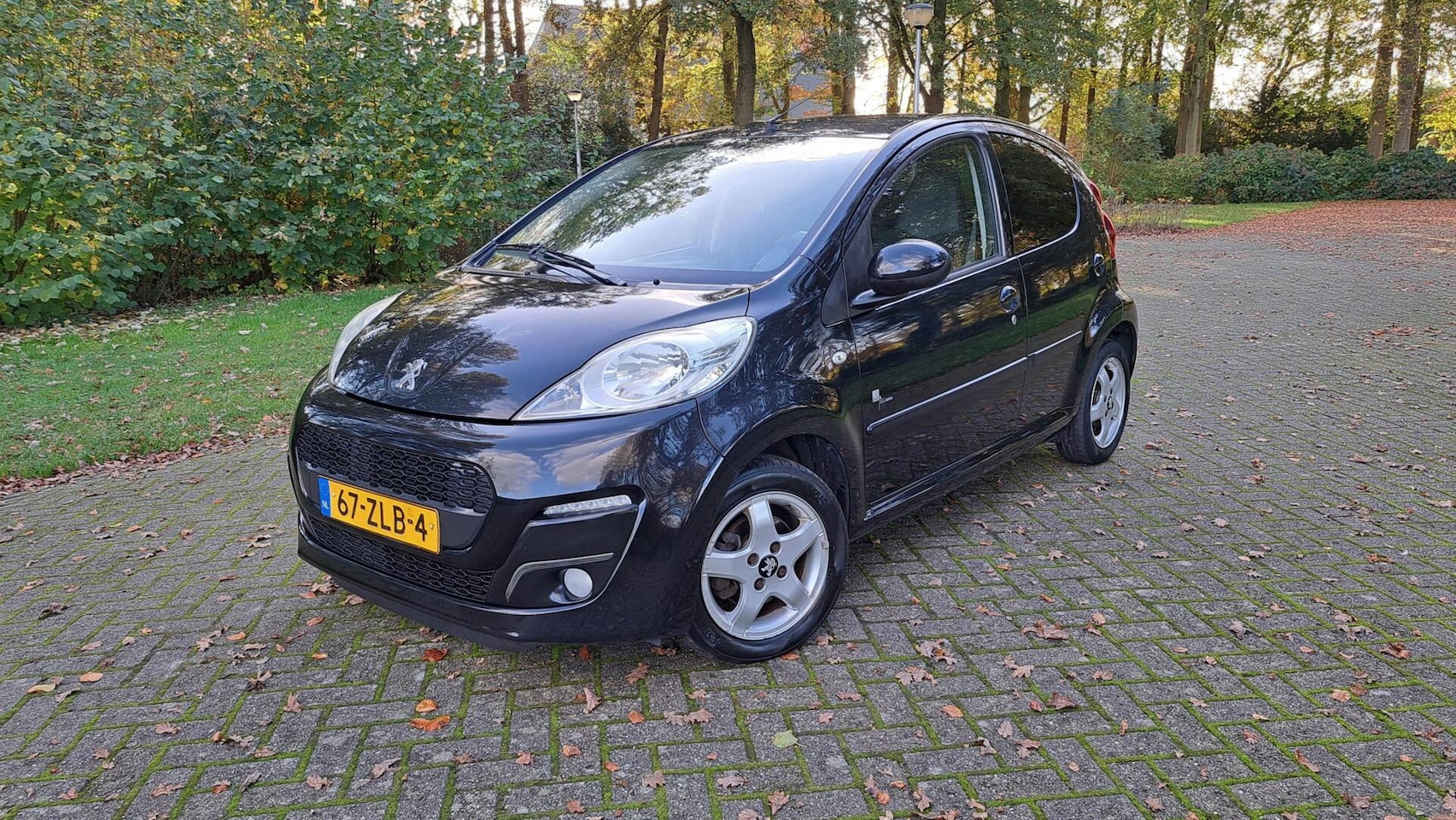 Peugeot 107 - 1.0 Black & Silver LEDER ALCANTARA AIRCO LED DRV - AutoWereld.nl