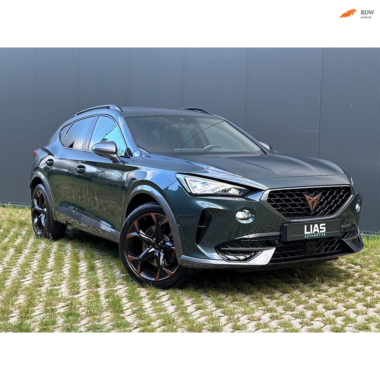 CUPRA Formentor - 1.4 e-Hybrid VZ Performance | PANO | DSG | Camouflage Green | CUP-stoelen | Luxe details | - AutoWereld.nl