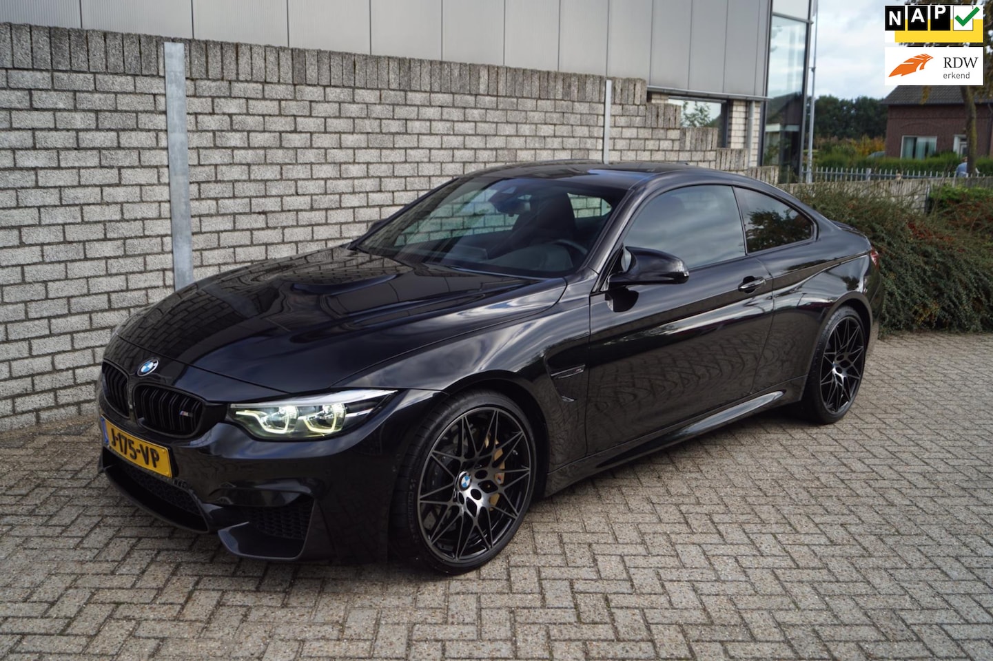 BMW 4-serie Coupé - M4 Competition Autom Keramisch Head-Up Schaalstoelen Navi Camera Clima Apple Carplay 2x PD - AutoWereld.nl