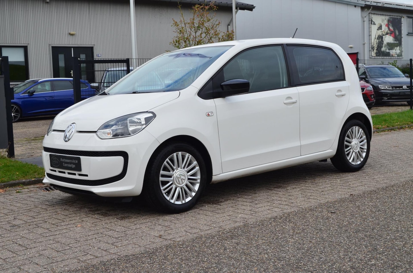 Volkswagen Up! - 1.0 up! Edition BlueMotion Airco|Navi|Trekhaak - AutoWereld.nl