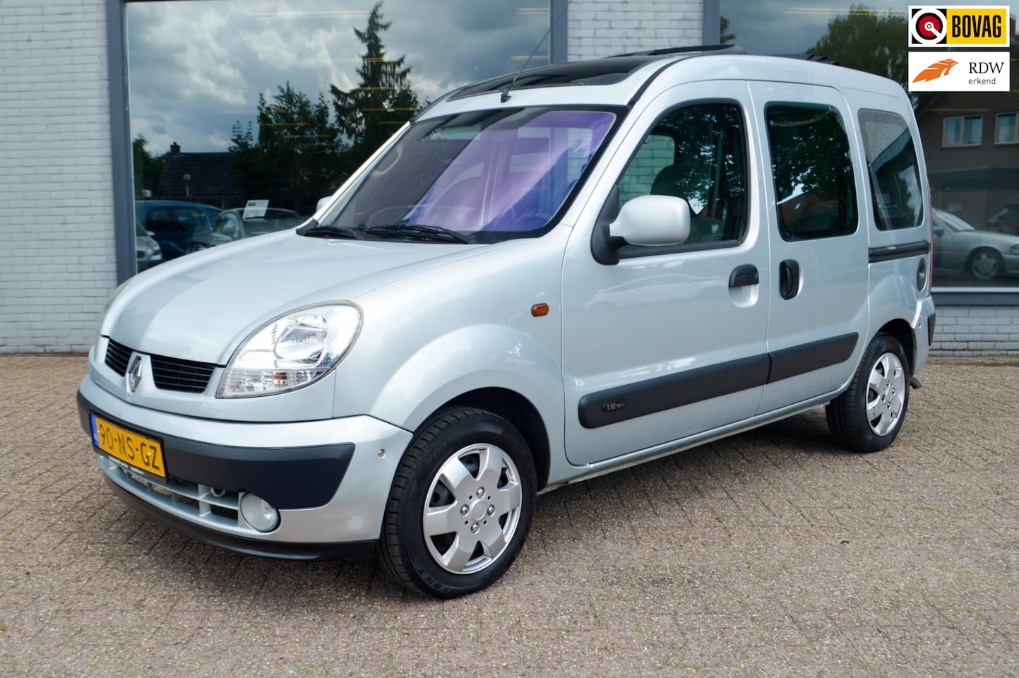 Renault Kangoo - 1.6-16V Privilège | Rolstoelauto | Airco - AutoWereld.nl