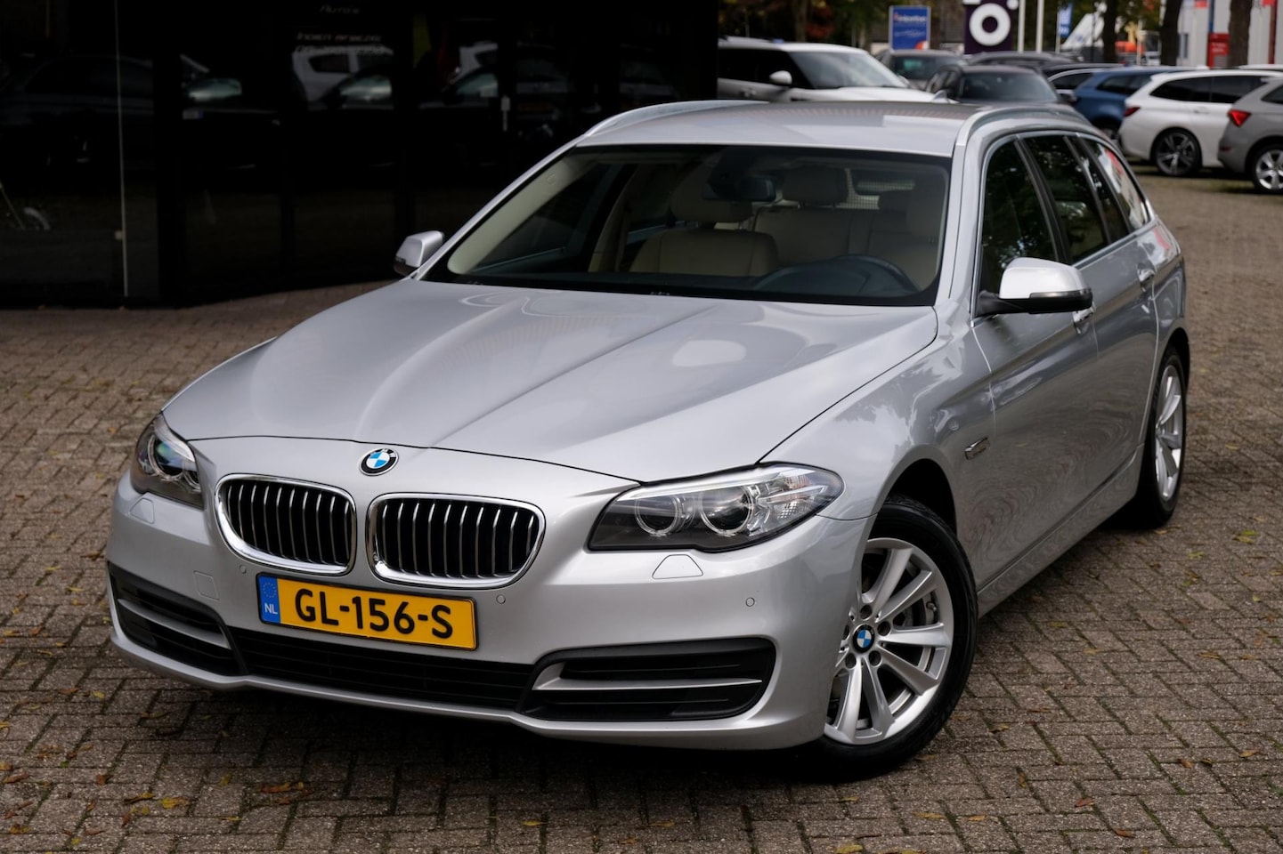 BMW 5-serie Touring - 520i Executive/NW.Ketting/Xenon/Trekhaak/Stoelverwarming/Clima/PDC - AutoWereld.nl