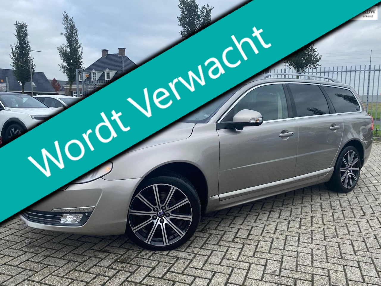 Volvo V70 - 200pk Automaat Leder Navi Xenon Trekhaak 1800kg. Youngtimer - AutoWereld.nl