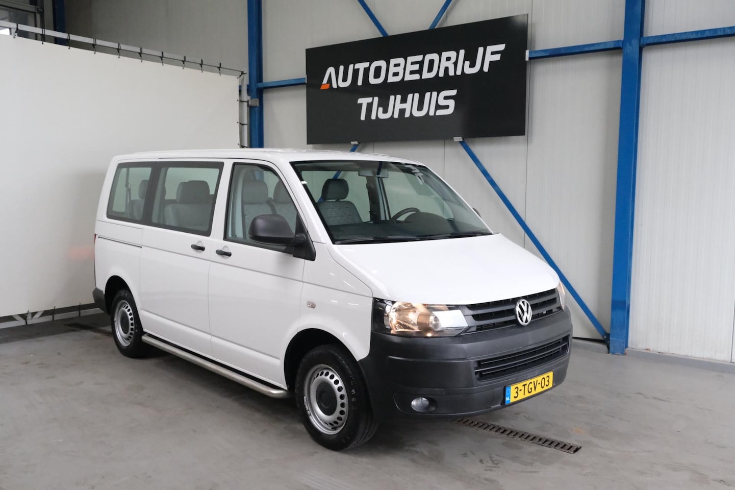 Volkswagen Transporter Kombi - 2.0 TDI L1H1 - Airco, Cruise, Navi, Camera. - AutoWereld.nl