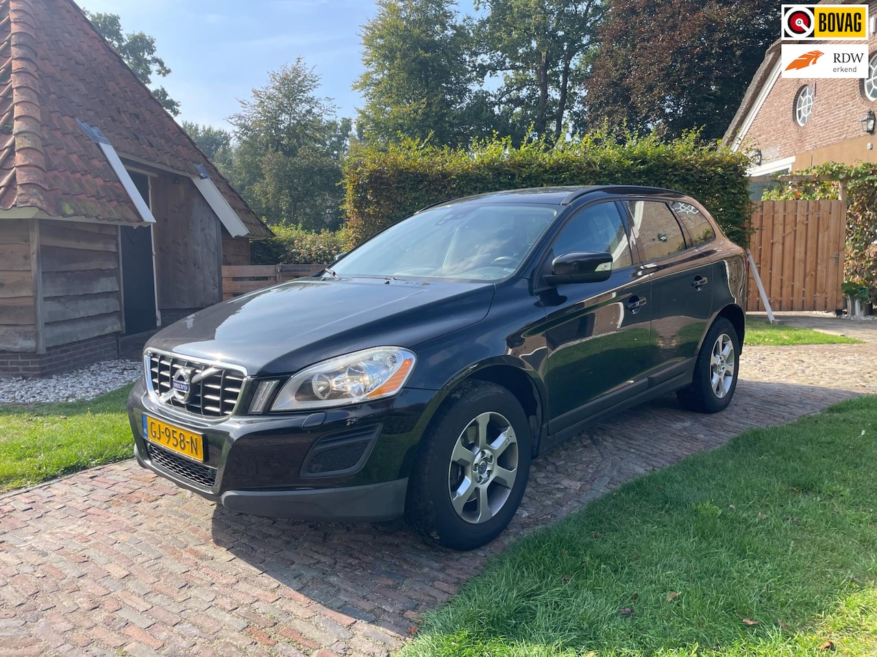 Volvo XC60 - 2.0T Momentum-NAVI-STOELVERW-AUTOMAAT- - AutoWereld.nl