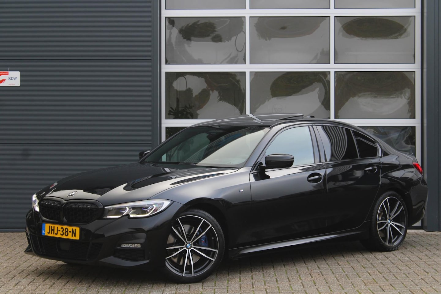 BMW 3-serie - 330i 258pk M-Sport | Laser | Pano | ACC | Memory | HUD - AutoWereld.nl