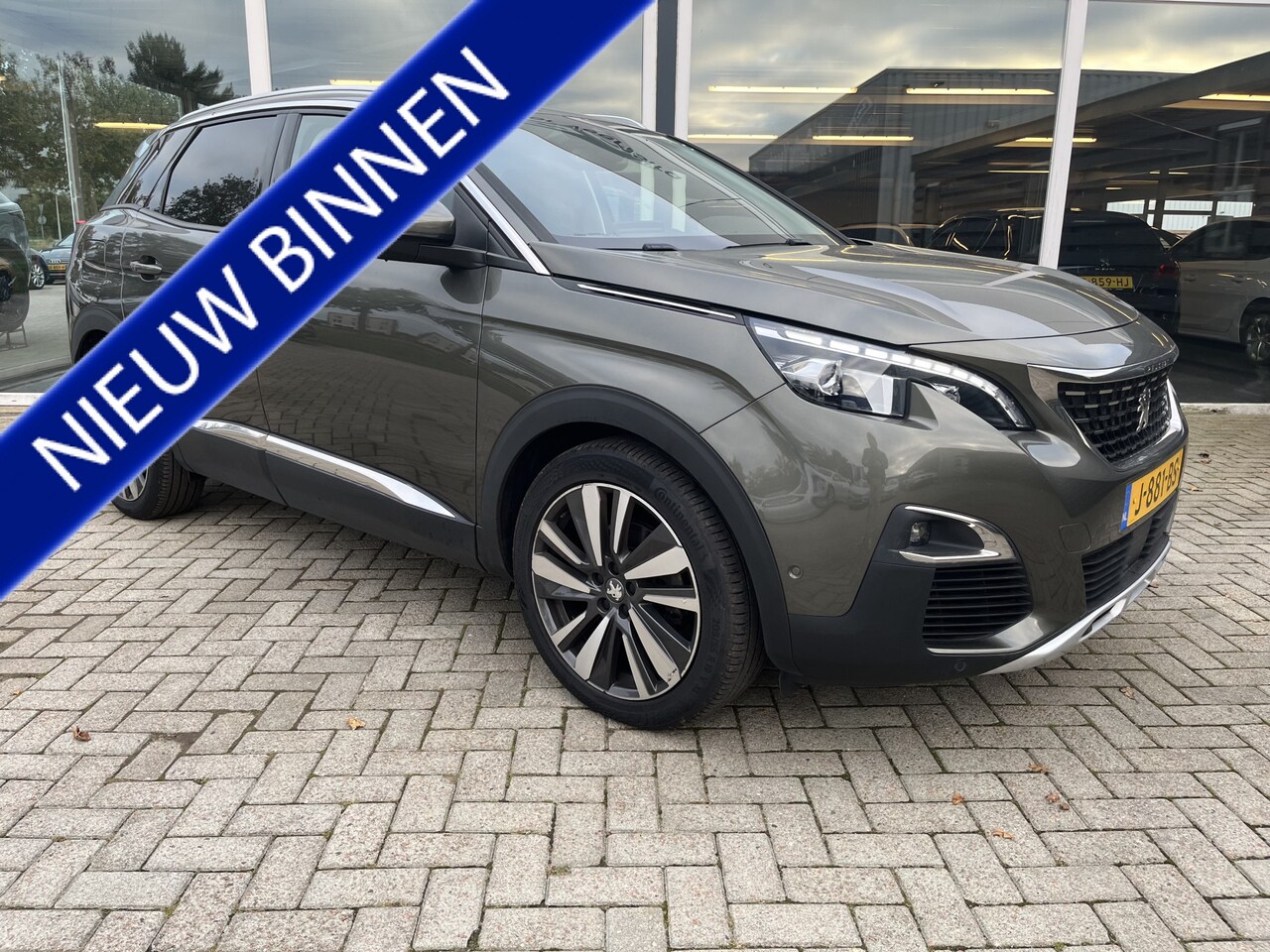 Peugeot 3008 - 1.2 PureTech Blue Lease Premium Avantage 50% deal 7.975,- ACTIE Automaat / Trekhaak / Spor - AutoWereld.nl