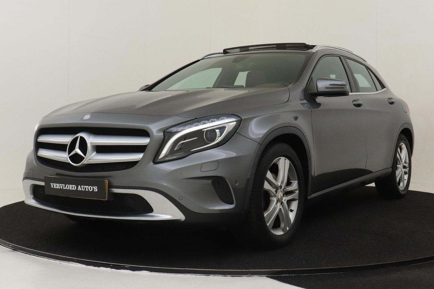 Mercedes-Benz GLA-Klasse - 200 AMBITION -PANO.DAK|DODEHOEK|CAMERA|URBAN|LEDER|KEYLESS - AutoWereld.nl