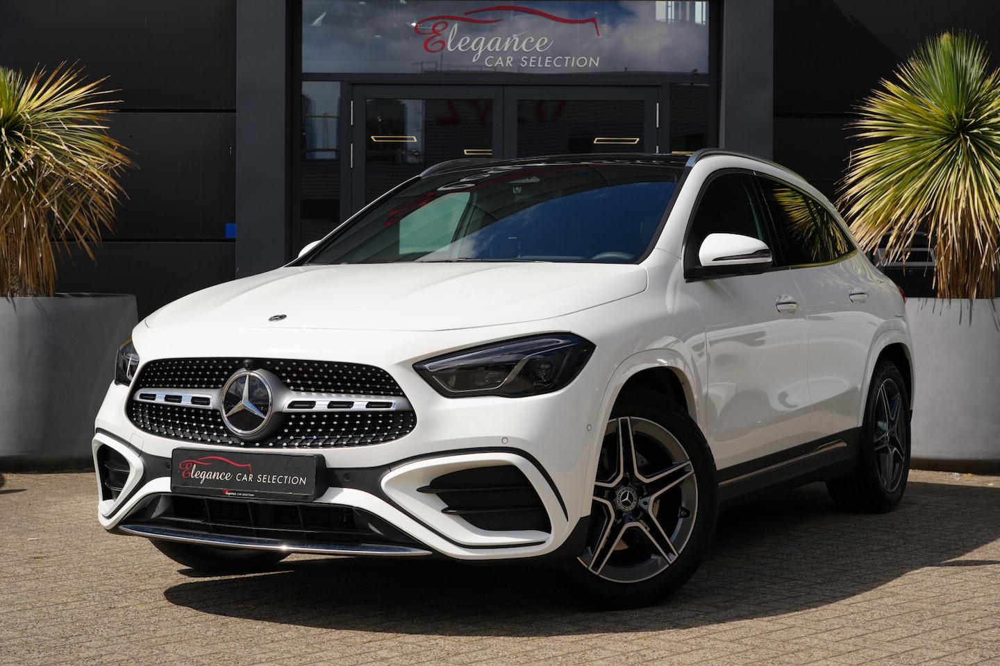 Mercedes-Benz GLA-Klasse - 180 Star Edition AMG Line 136pk Panoramadak/Stoelverwarming/360Camera - AutoWereld.nl