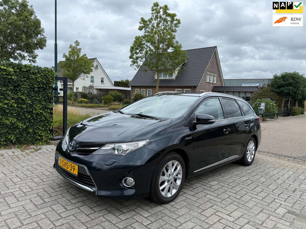 Toyota Auris Touring Sports - 1.8 Hybrid Lease+ | NAP Pano Leder Stoelverwarming Trekhaak | - AutoWereld.nl