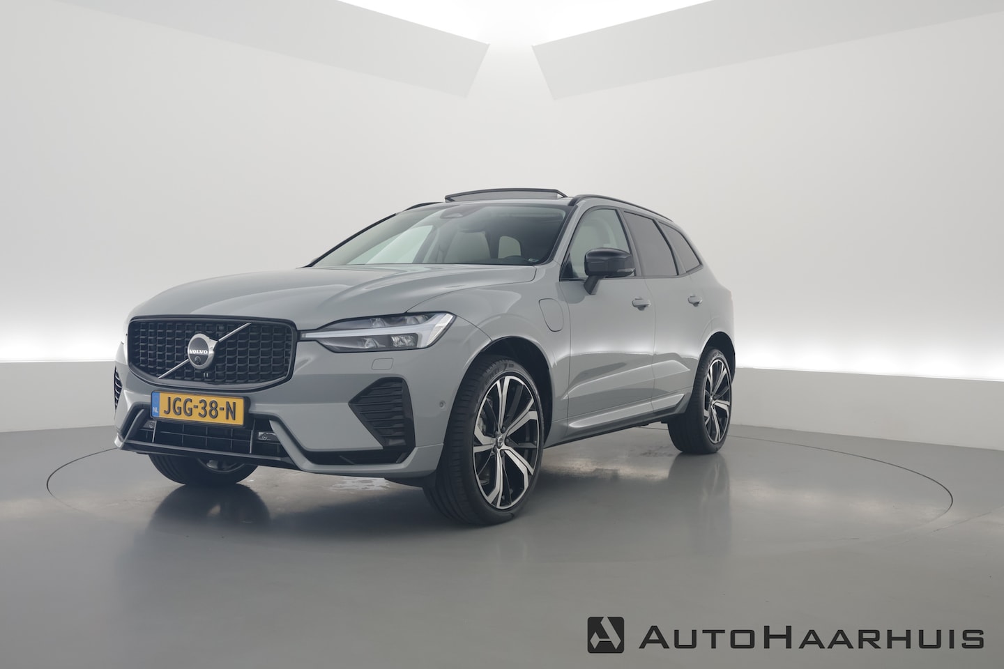 Volvo XC60 - 2.0 T6 Plug-in hybrid AWD Plus Dark | Pano | H&K | Keyless | 360Cam | Stoelvent. | Memory - AutoWereld.nl