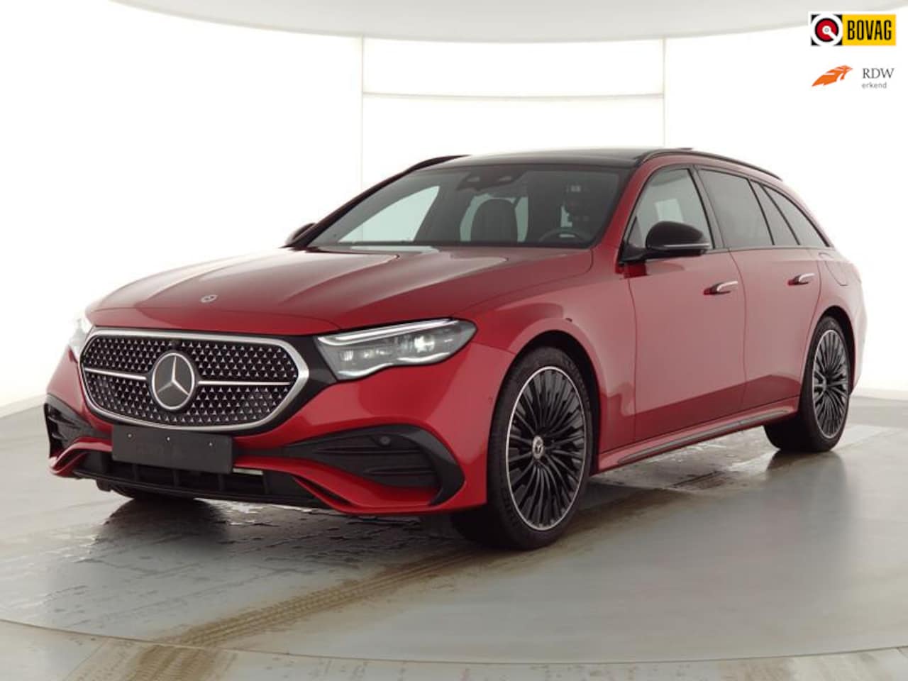 Mercedes-Benz E-klasse Estate - 300 e AMG Line / Hyperscreen / Massage / Luchtvering / Head Up / Softclose / 360 Camera / - AutoWereld.nl