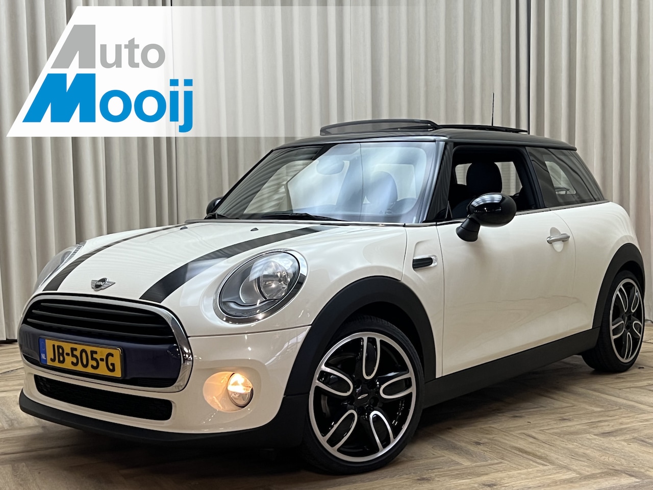 MINI Cooper - Mini 1.5 Business *Panoramadak* 136pk / 18'' JCW CUP / Org. NL! / Navigatie / Cruise / Air - AutoWereld.nl