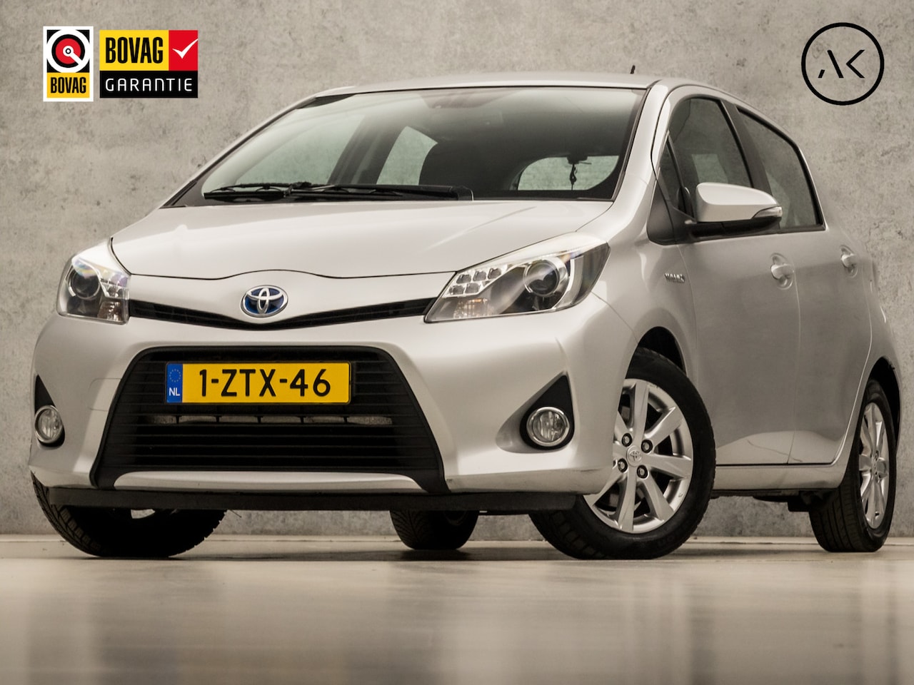 Toyota Yaris - 1.5 Full Hybrid Sport Automaat (NAVIGATIE, CAMERA, CLIMATE, STUURWIELBEDIENING, CRUISE, BL - AutoWereld.nl