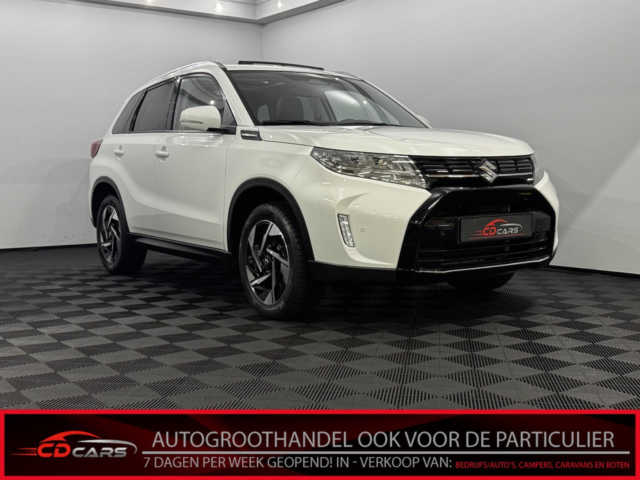 Suzuki Vitara - 1.5 Hybrid Style Pano, Half leder, Camera, Navi, Stoelverwarming, Keyless start, Rijstrook - AutoWereld.nl