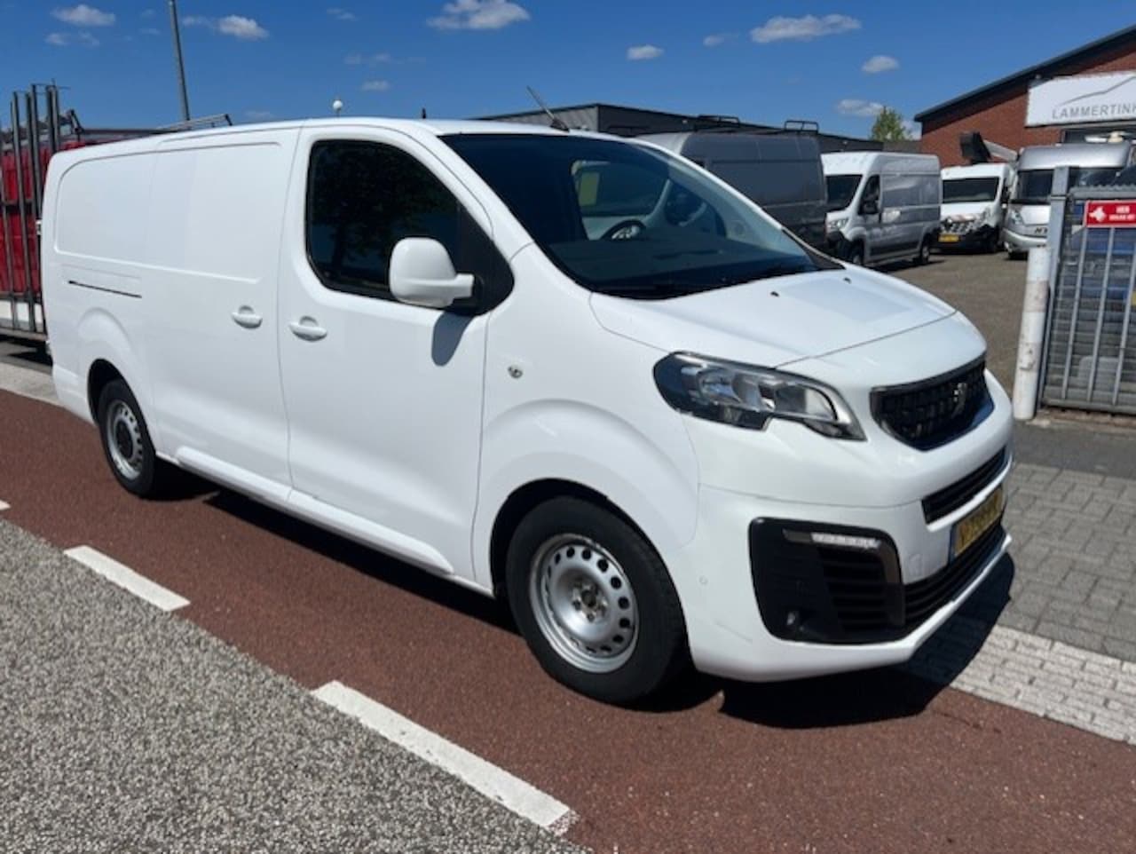 Peugeot Expert - 2.0 BlueHDI 150 Premium LANG AIRCO KLIMA NAVI CAMERA EURO6 - AutoWereld.nl