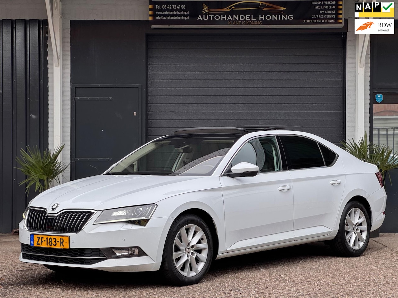 Skoda Superb - 1.5 TSI ACT/AUT/PANO/NAVI/XENON/PDC/BOMVOLL - AutoWereld.nl