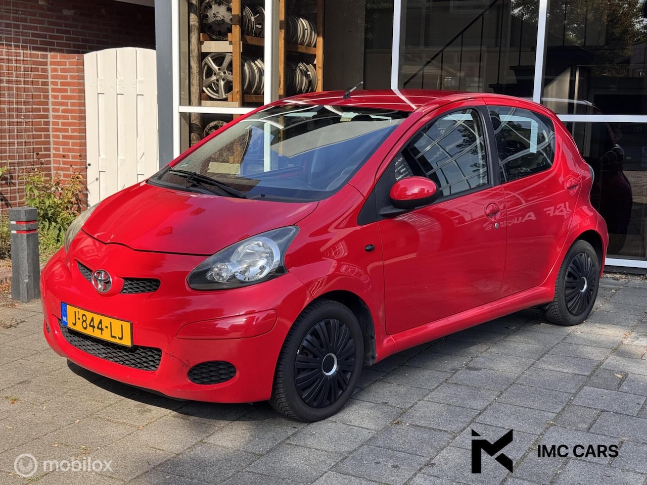 Toyota Aygo - 1.0-12V Comfort Airco Rood - AutoWereld.nl