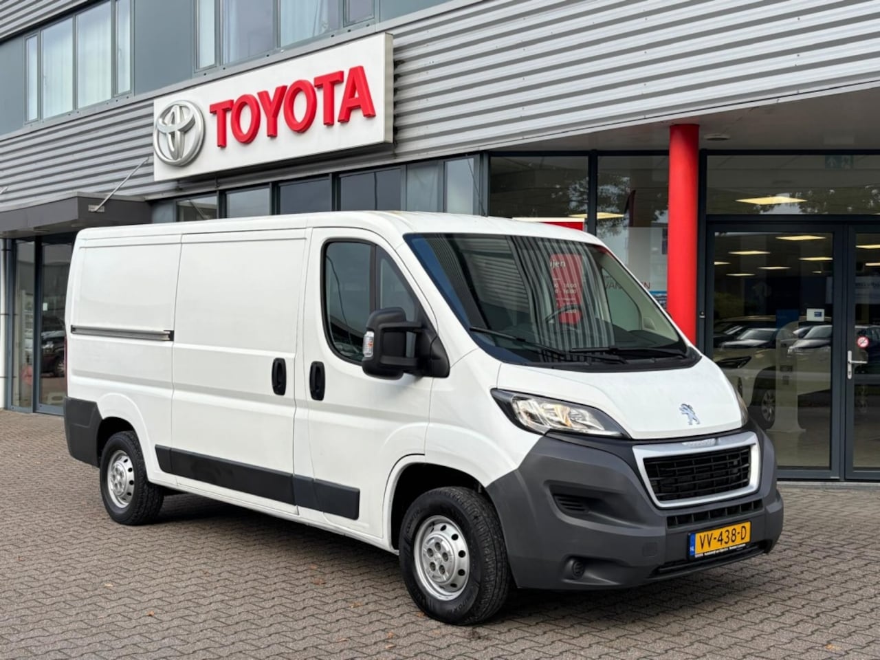 Peugeot Boxer - 330 2.2 HDI L2H1 XT | NAP - LAGE KM | AIRCO | TREKHAAK - AutoWereld.nl