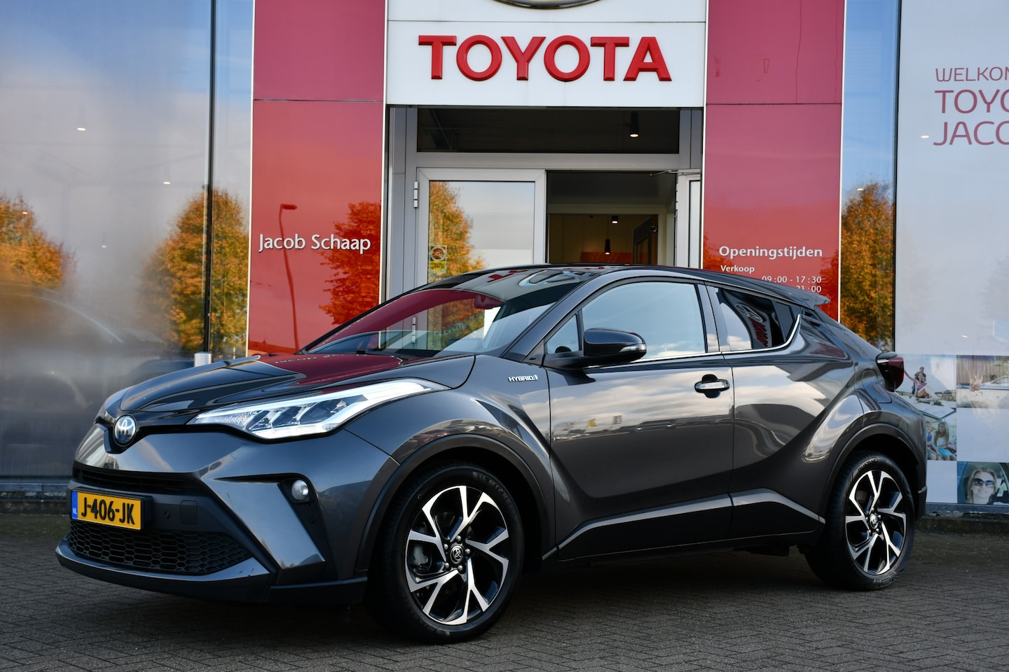 Toyota C-HR - 1.8 Hybrid Business Plus Limited Automaat 122pk | Dodehoekdetectie | Apple Carplay/Android - AutoWereld.nl