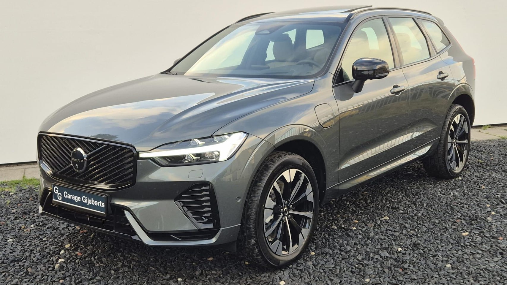 Volvo XC60 - 2.0 T6 Phev AWD Ultra Dark MY 2026 - 20” Wielen - Panoramadak - Lighting –Head up - H/K Au - AutoWereld.nl
