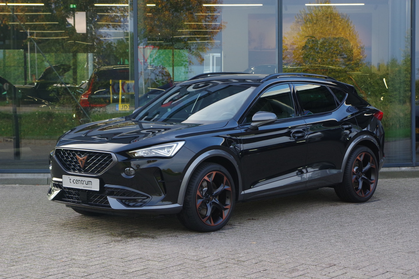 CUPRA Formentor - 1.4 e-Hybrid 245 PK VZ Copper Edition PHEV, Panoramadak, Kuipstoelen, Carplay, Camera - AutoWereld.nl