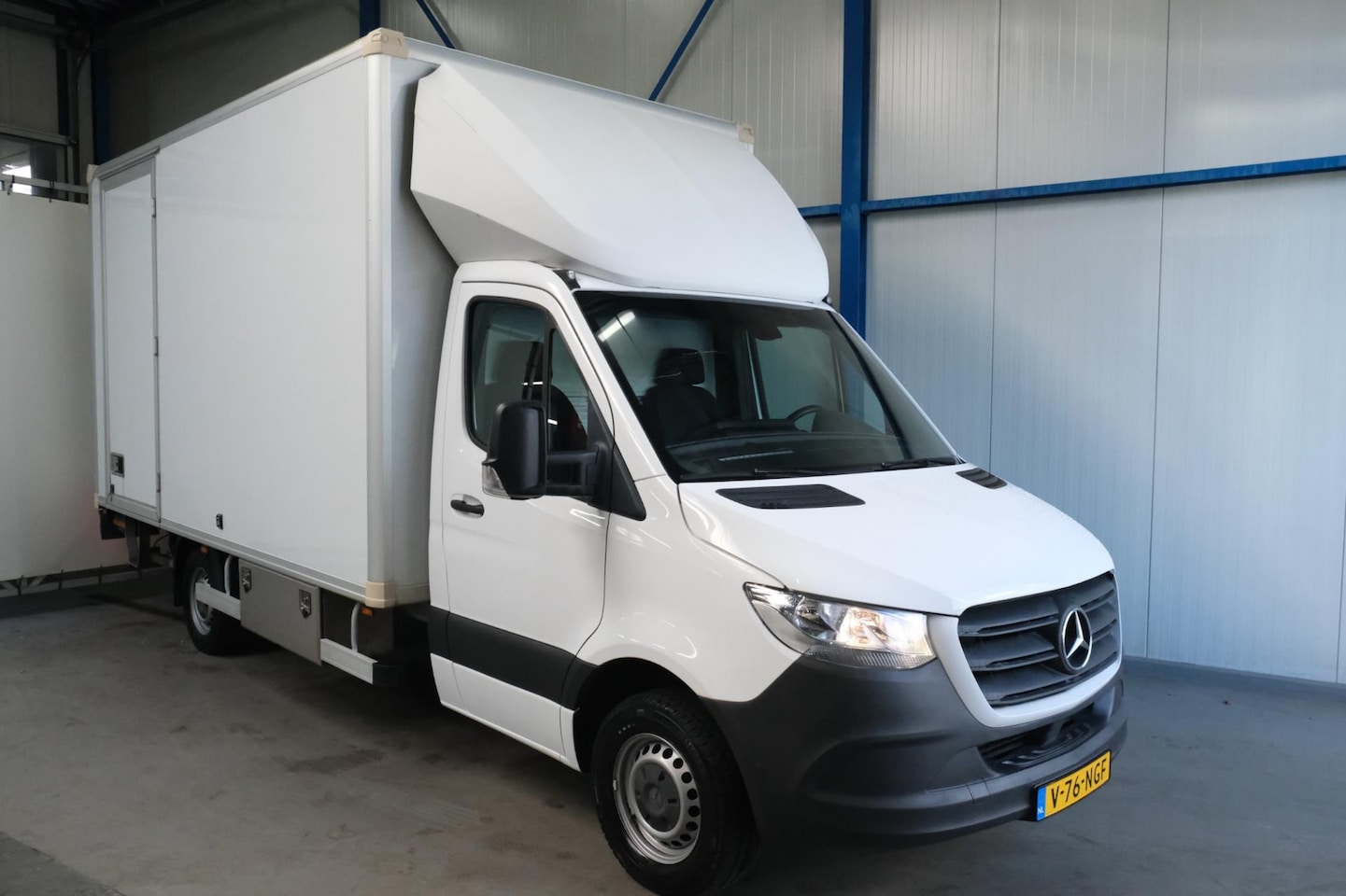 Mercedes-Benz Sprinter - 311 2.2 CDI L3 EURO VI-D - Bakwagen, Meubelbak, Electrische laadklep. - AutoWereld.nl