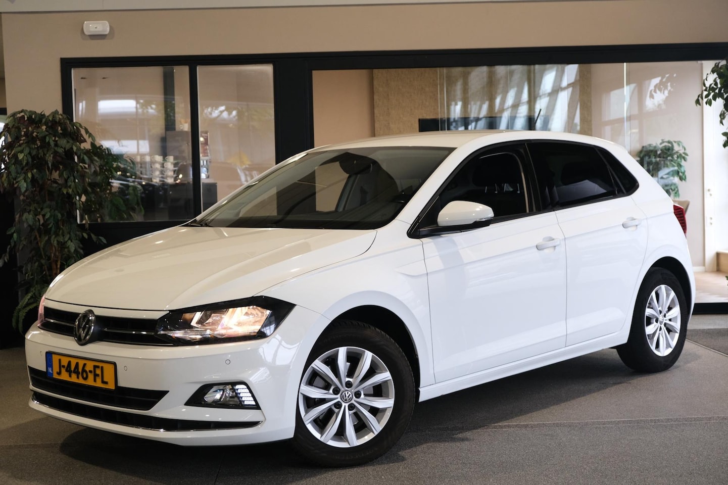 Volkswagen Polo - 1.0 TSI Highline DSG ACC PDC Carplay - AutoWereld.nl