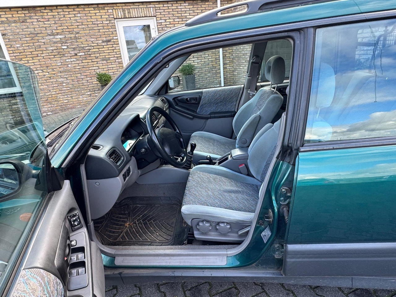 Subaru Forester - 2.0 AWD 4X4 wiel aandrijving - AutoWereld.nl
