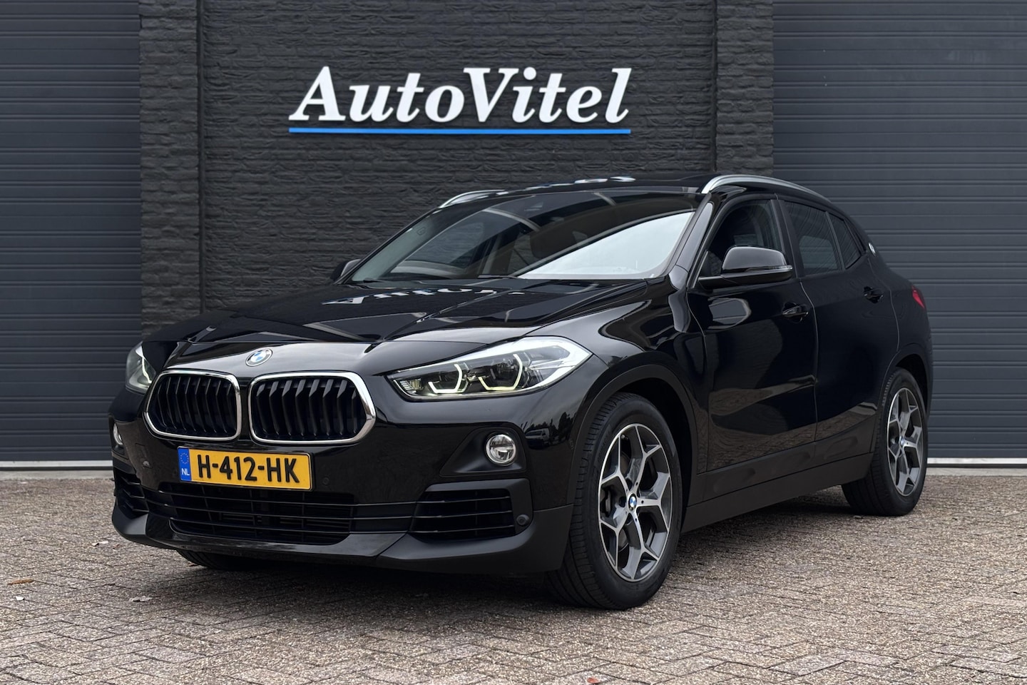 BMW X2 - sDrive20i | Panodak | Sportstoelen | Camera | Trekhaak | Stoelverwarming - AutoWereld.nl