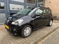 Volkswagen Up! - 1.0 high up Airco, Cruise, Parkeersensoren, Stoelverwarming