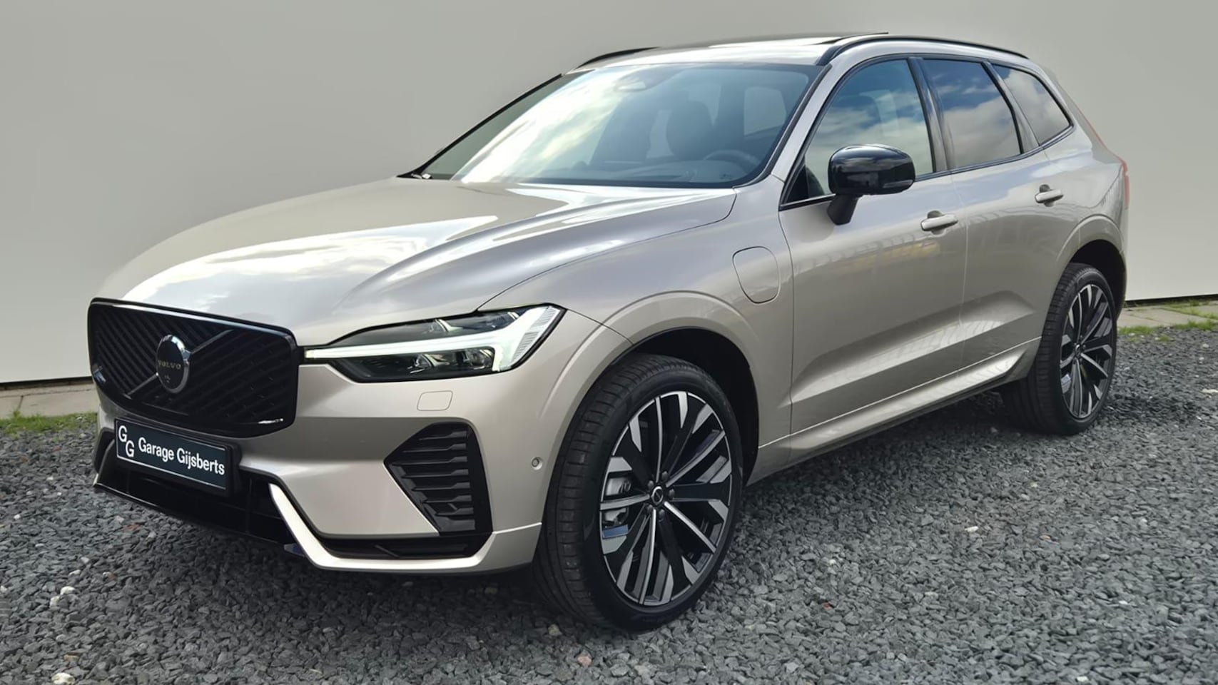 Volvo XC60 - 2.0 T8 Plug-in hybrid AWD Ultra Dark Zeer Compleet - MY 2026 - Luchtvering - 21” Wielen - - AutoWereld.nl