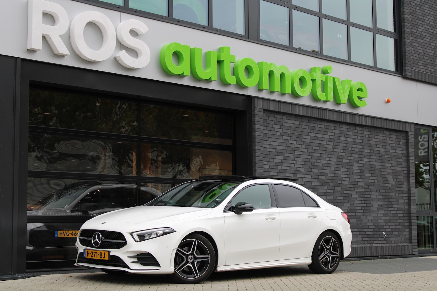 Mercedes-Benz A-klasse - 180 Business Solution AMG | NAP | PANO/SCHUIFDAK | AMG-LINE | ALARM KLASSE 3 | CAMERA | - AutoWereld.nl
