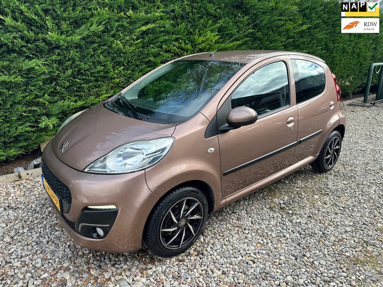 Peugeot 107 - 1.0 Active Automaat Airco 86DKM NAP! - AutoWereld.nl